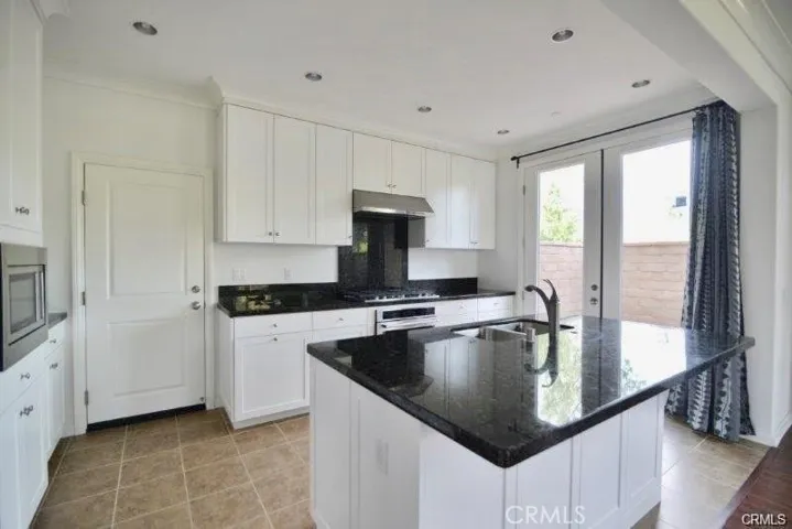 127 Mighty Oak, Irvine, California 92602