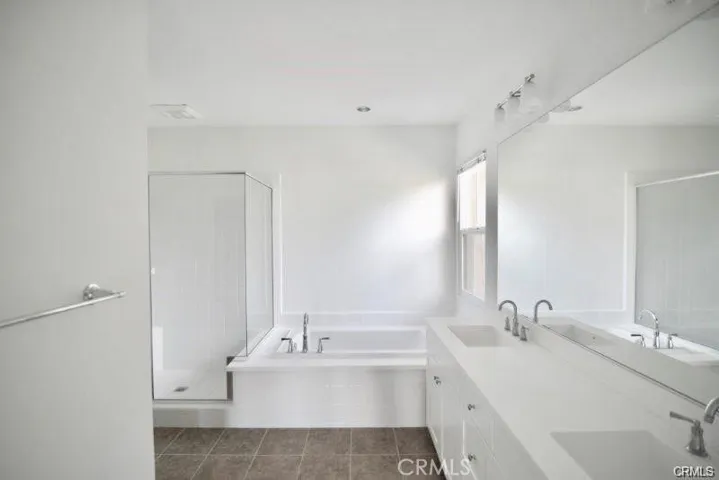 127 Mighty Oak, Irvine, California 92602
