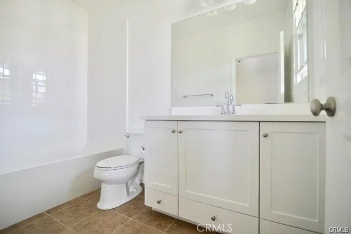 127 Mighty Oak, Irvine, California 92602