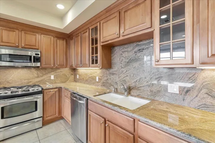 1795 El Camino Real 3b, Palo Alto, California 94306