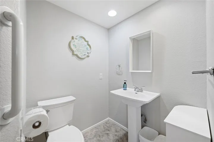 downstairs 1/2 bath