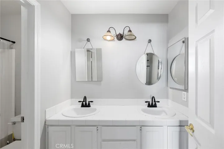 Upstairs full bathroom