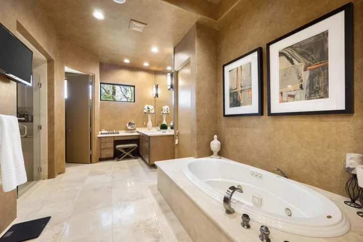 40-web-or-mls-NS_Villagio_0923_040