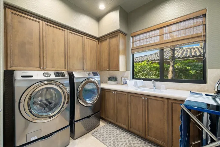 51-web-or-mls-NS_Villagio_0923_051