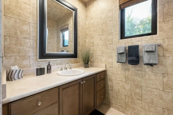 48-web-or-mls-NS_Villagio_0923_048