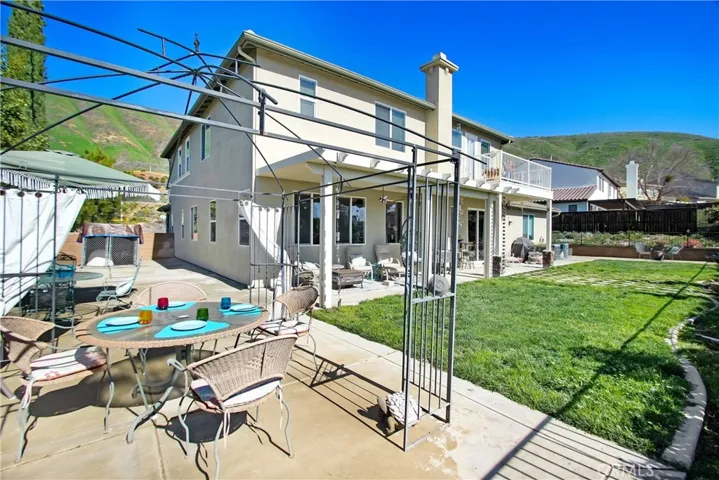 Lots of space, large alumiwood patio cover
