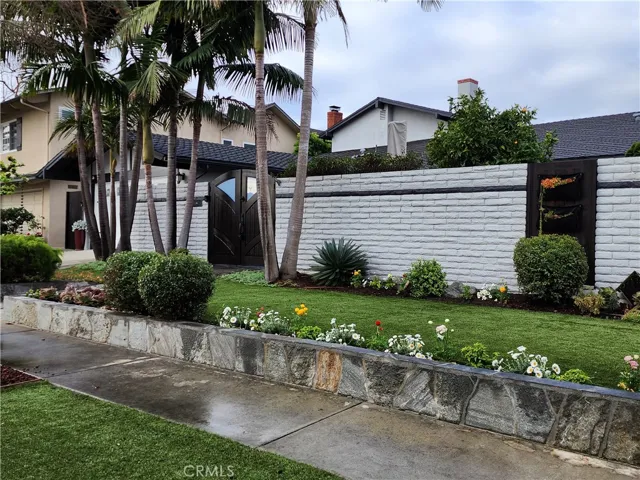 16861 Harkness, Huntington Beach, California 92649