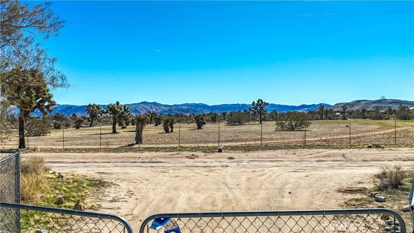 4075 Indio Avenue, Yucca Valley, California 92284