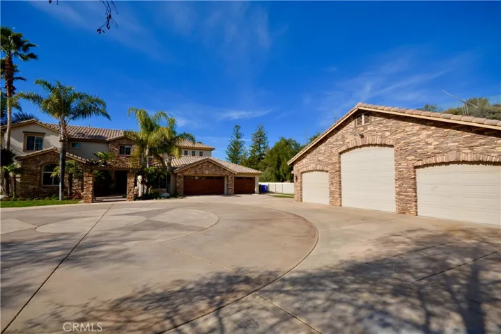 36475 County Line Road, Yucaipa, California 92399