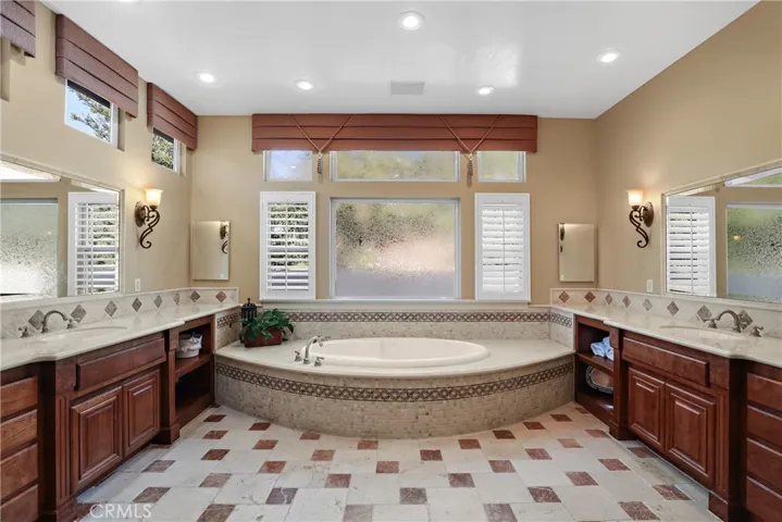 36475 County Line Road, Yucaipa, California 92399