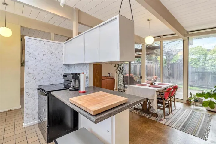 3780 Wright Place, Palo Alto, California 94306