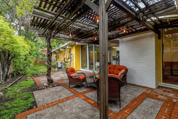 3780 Wright Place, Palo Alto, California 94306