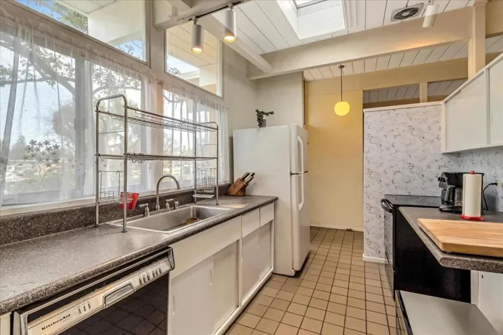 3780 Wright Place, Palo Alto, California 94306