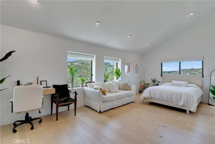 4389 Park Vicente, Calabasas, California 91302