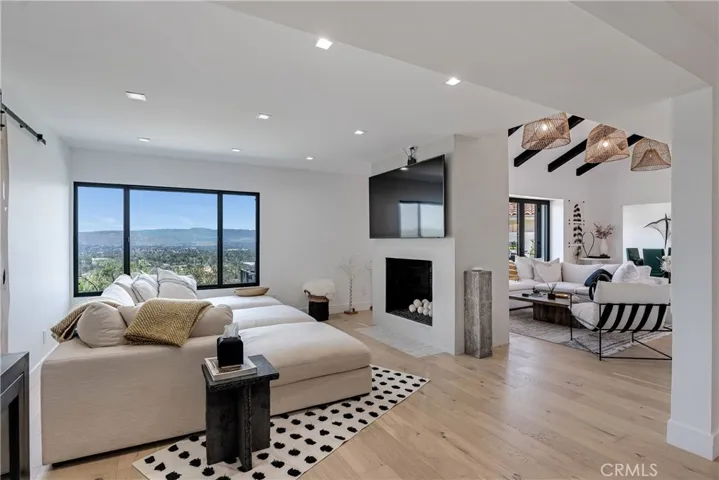 4389 Park Vicente, Calabasas, California 91302