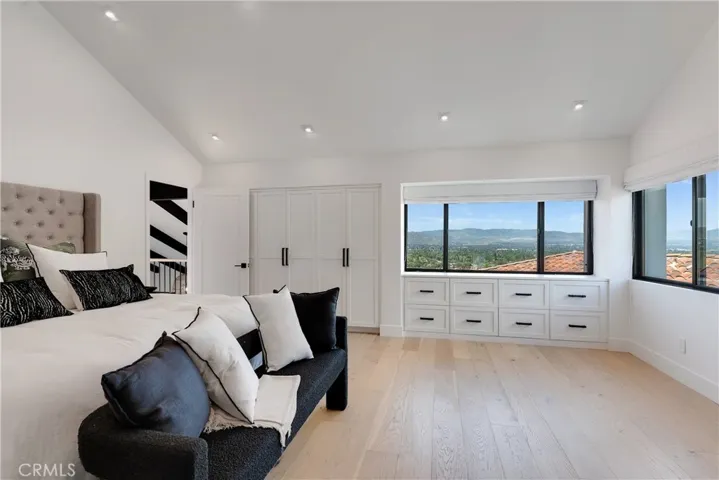 4389 Park Vicente, Calabasas, California 91302