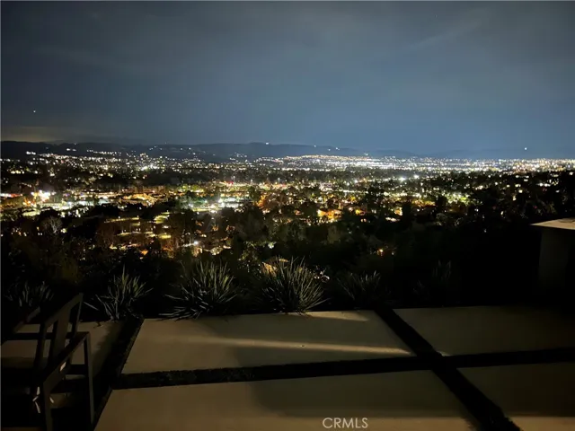 4389 Park Vicente, Calabasas, California 91302