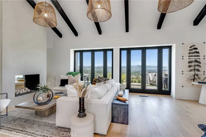 4389 Park Vicente, Calabasas, California 91302