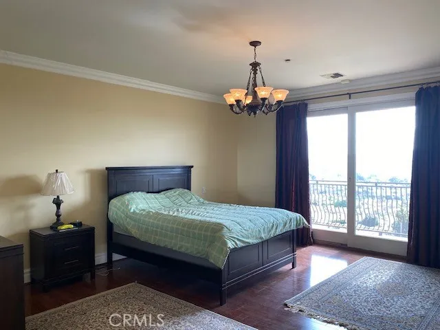 Floor 2/Master Suite/City View
