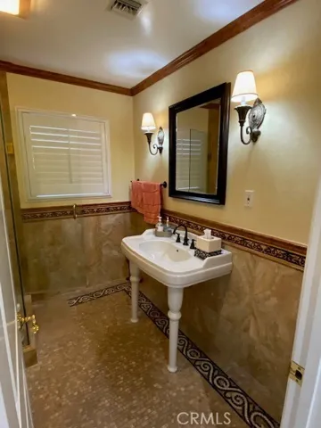 Entry floor Full/bath/sink