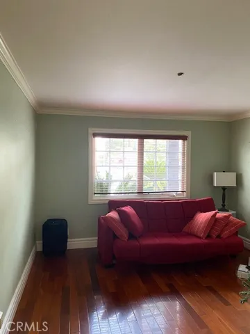 Entry Room/Facing Front/office/nanny
