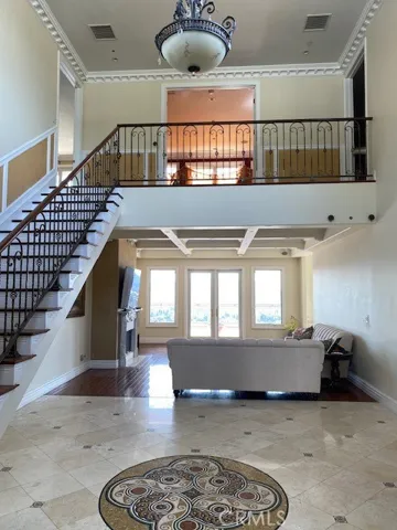 Liv.rm/Travetine tile/Wood floors