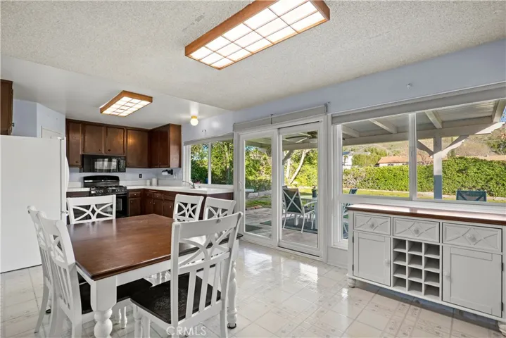 28220 Alaminos Drive, Saugus, California 91350