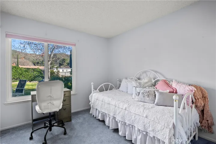 28220 Alaminos Drive, Saugus, California 91350