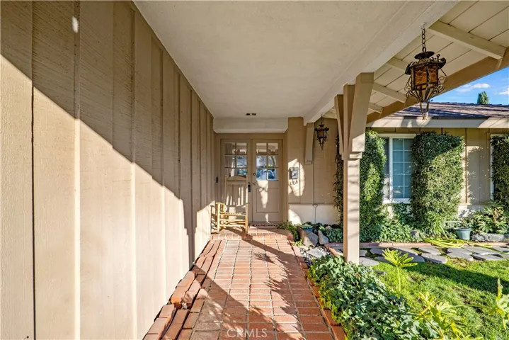 28220 Alaminos Drive, Saugus, California 91350