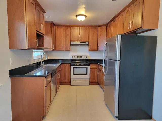 1751 Marco Polo Way 4, Burlingame, California 94010
