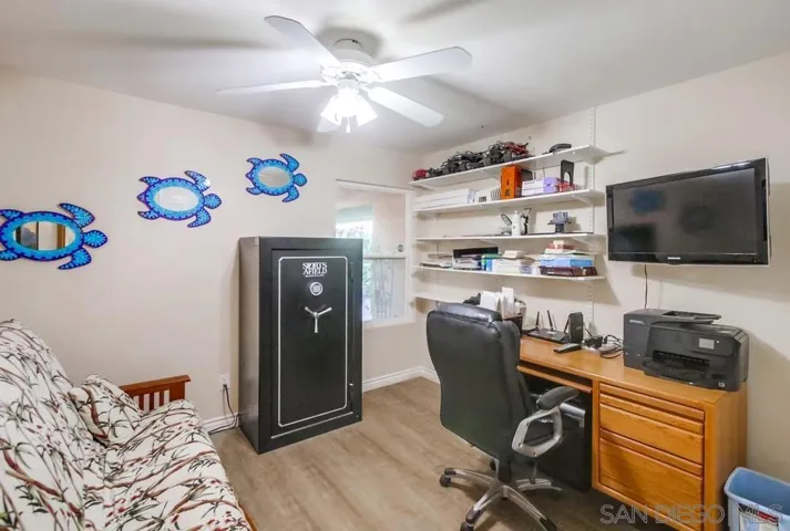 One bedroom could be great office!