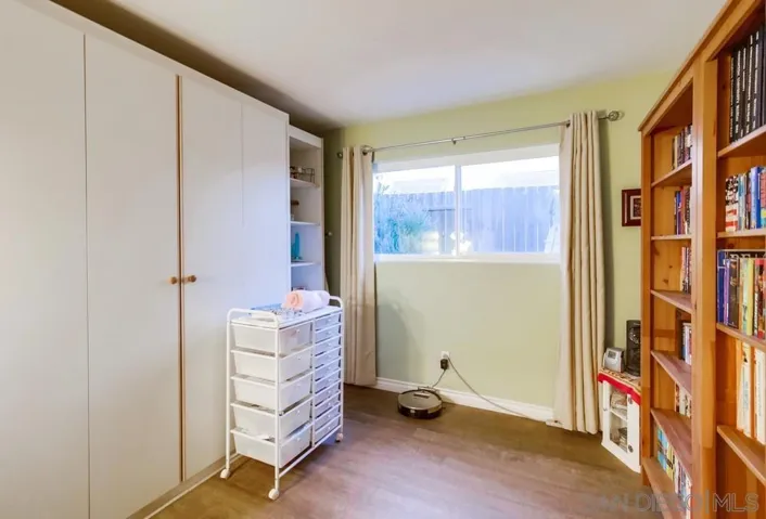 Or craft room! Murphy bed conveys!