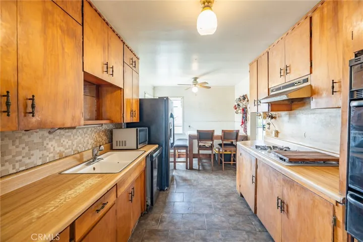 18512 Ashley Avenue, Torrance, California 90504