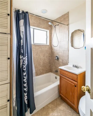 18512 Ashley Avenue, Torrance, California 90504