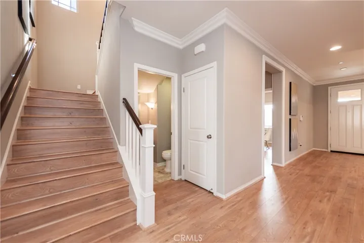 MAINFLOOR STAIRS