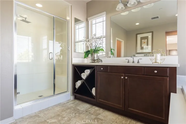 UPSTAIRS MASTER BATHROOM