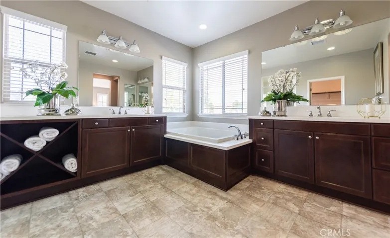 UPSTAIRS MASTER BATHROOM