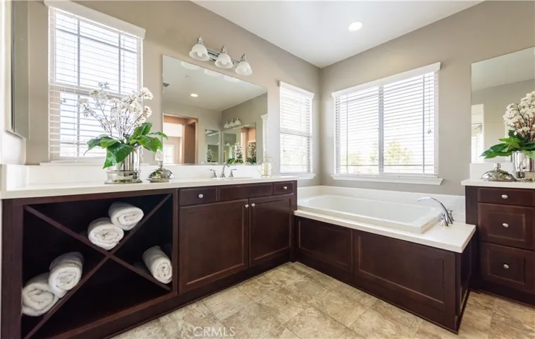 UPSTAIRS MASTER BATHROOM