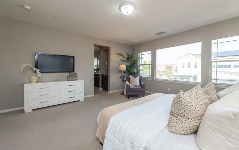 UPSTAIRS MASTER BEDROOM