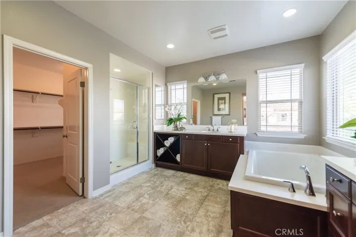 UPSTAIRS MASTER BATHROOM