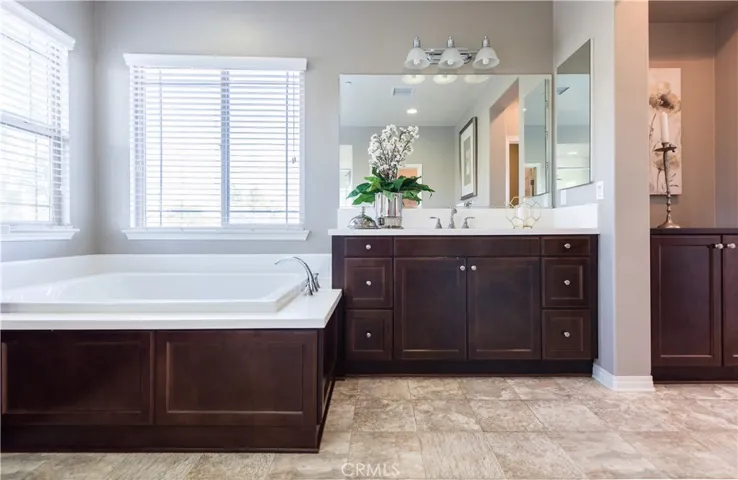 UPSTAIRS MASTER BATHROOM