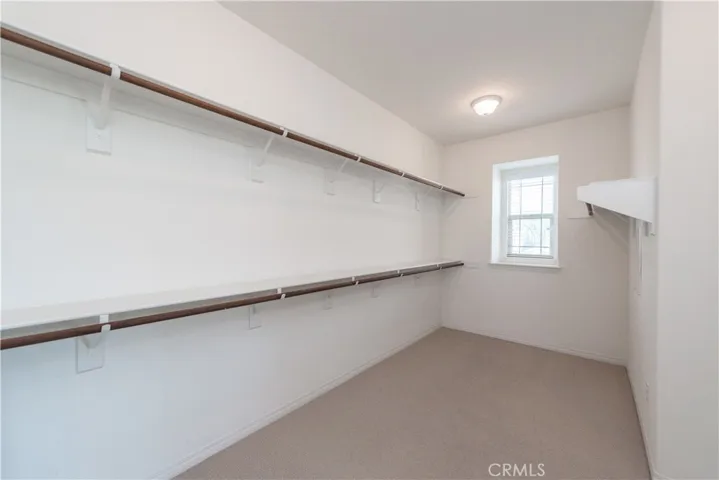 MASTER WALK-IN CLOSET