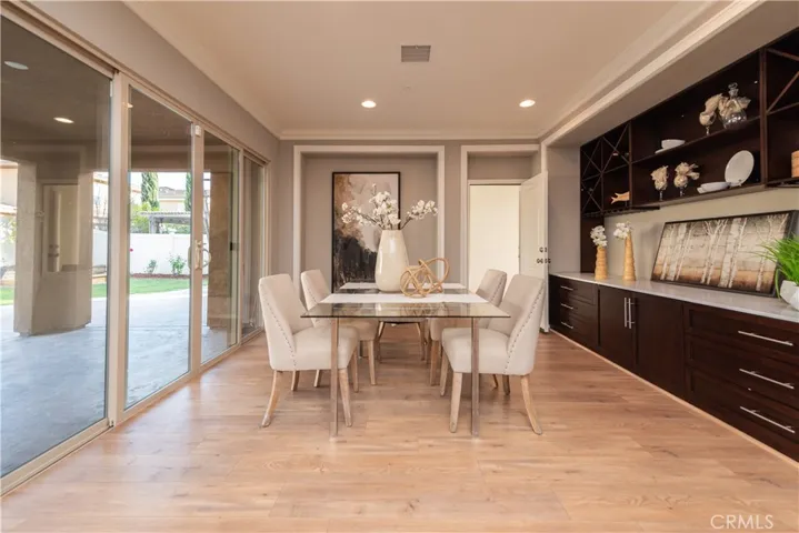 BREAKFAST ROOM