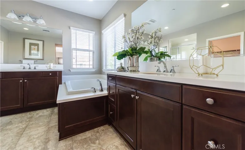UPSTAIRS MASTER BATHROOM