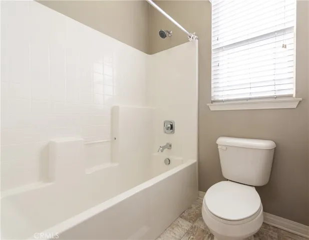 UPSTAIRS SHARED BATHROOM