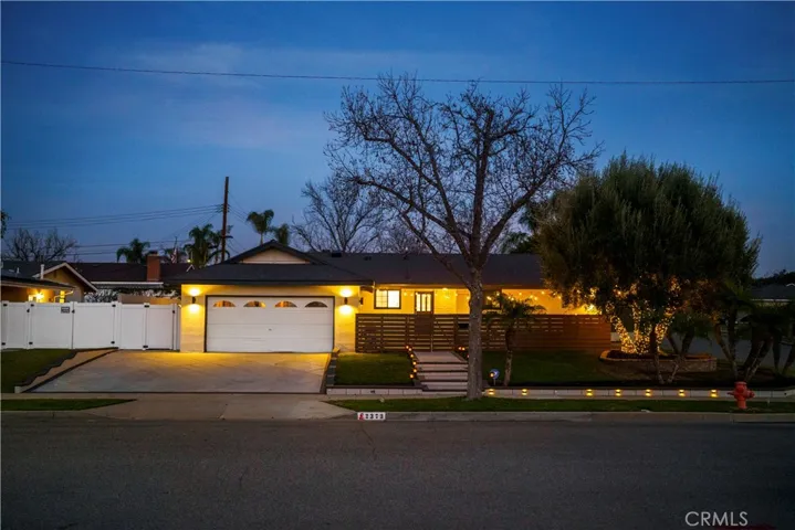 Beautiful Curb Appeal, with new mid century modern wood fencing