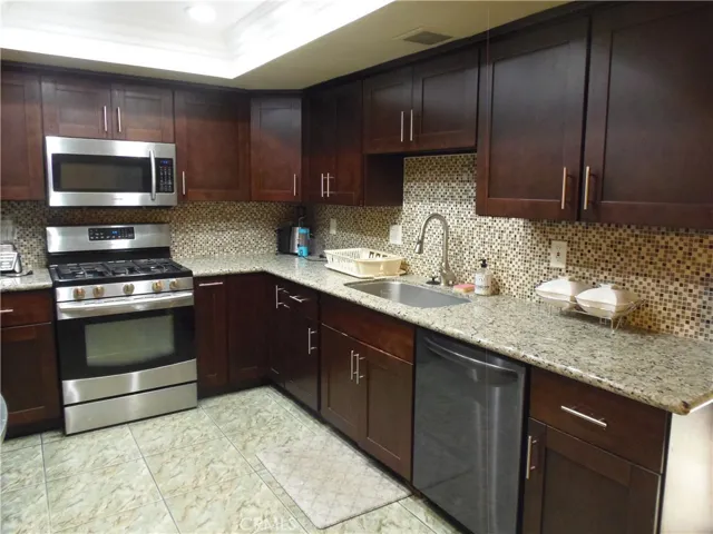 1178 Oakwood Avenue, Rialto, California 92376