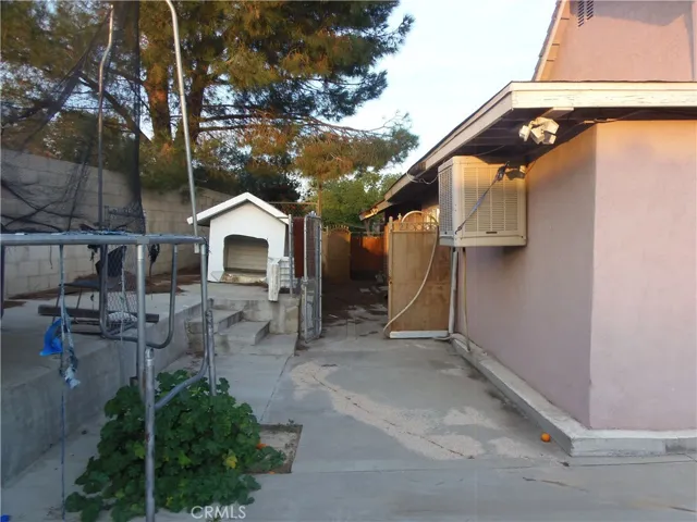 1178 Oakwood Avenue, Rialto, California 92376