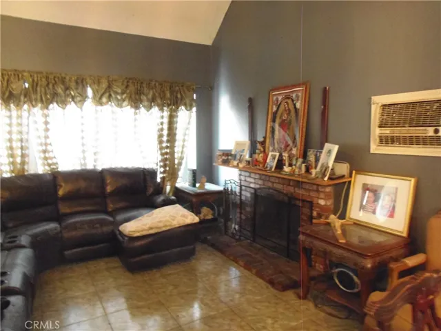 1178 Oakwood Avenue, Rialto, California 92376