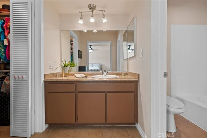 Primary en-suite vanity area